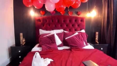 Snapshot of laia_jonees chatting on February 19, 12:01 pm Laia online show from February 19, 12:01 pm