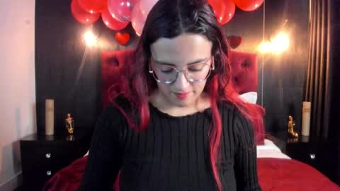 Snapshot of laia_jonees chatting on March 6, 12:01 pm Laia online show from March 6, 12:01 pm