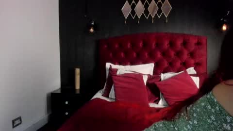 Snapshot of laia_jonees chatting on July 17, 11:50 am Laia online show from July 17, 11:50 am