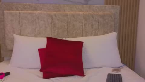 laiamilf online show from February 22, 12:38 am