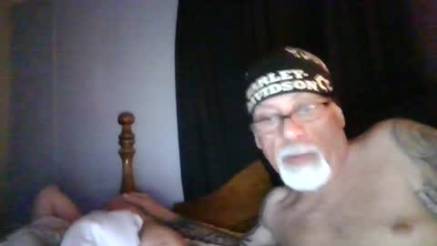 Snapshot of laidbackluxury chatting on May 14, 2:51 am laidbackluxury online show from May 14, 2:51 am