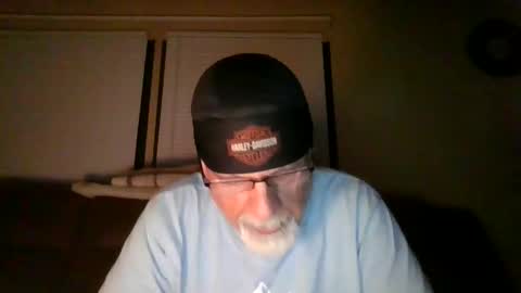 Snapshot of laidbackluxury chatting on May 28, 3:59 am laidbackluxury online show from May 28, 3:59 am
