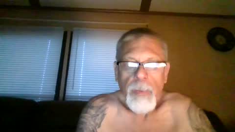 Snapshot of laidbackluxury chatting on June 5, 12:50 am laidbackluxury online show from June 5, 12:50 am