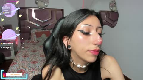 Snapshot of laila_angel chatting on December 4, 10:41 pm laila_angel online show from December 4, 10:41 pm