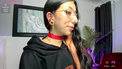 Snapshot of laila_angel chatting on October 15, 2:39 pm laila_angel online show from October 15, 2:39 pm