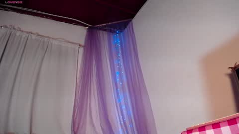 Snapshot of lailamayers chatting on July 24, 4:21 am Laila online show from July 24, 4:21 am