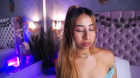 Laila Stilwills online show from November 11, 12:43 am