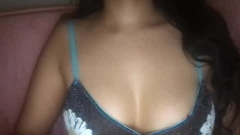 Snapshot of lailayousef chatting on January 5, 9:48 am Laila Yousef online show from January 5, 9:48 am