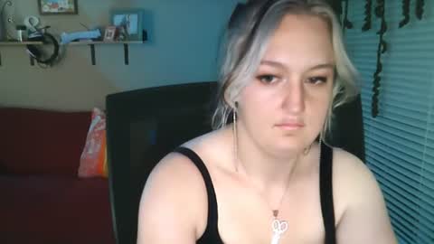 Lainey Darling online show from June 26, 7:02 am