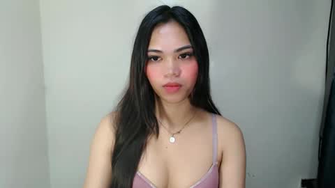 Snapshot of laire_allure chatting on May 4, 7:15 am laire online show from May 4, 7:15 am