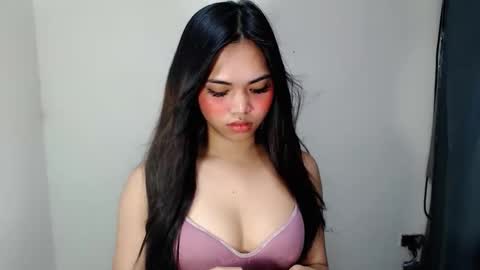 Snapshot of laire_allure chatting on May 11, 8:09 am laire online show from May 11, 8:09 am