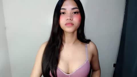 Snapshot of laire_allure chatting on May 16, 6:32 am laire online show from May 16, 6:32 am