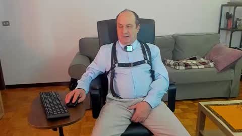 Snapshot of lajose52 chatting on November 28, 4:09 pm lajose52 online show from November 28, 4:09 pm