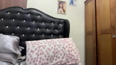 kristine online show from April 25, 9:12 am