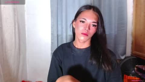 Snapshot of lala_moves chatting on May 17, 5:16 am Joxie online show from May 17, 5:16 am