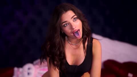 Lala online show from November 2, 8:00 pm