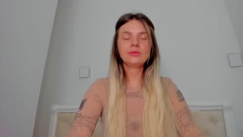 Lallie  online show from November 4, 3:44 pm