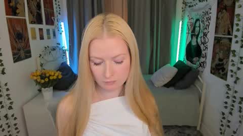 Laly online show from October 15, 6:52 pm