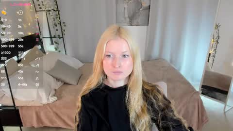 Snapshot of laly_peach chatting on June 14, 6:48 am Laly online show from June 14, 6:48 am