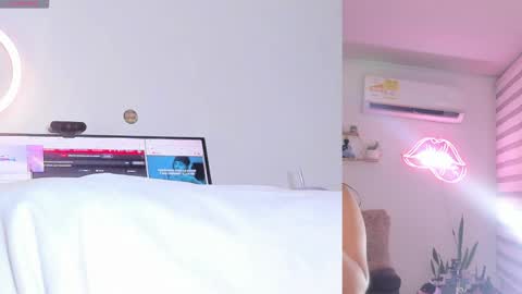 Snapshot of lana__kane_ chatting on June 5, 9:04 am Lana online show from June 5, 9:04 am