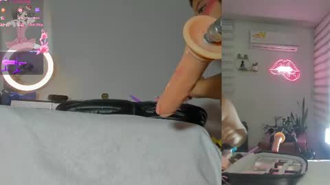 Snapshot of lana__kane_ chatting on July 8, 9:25 am Lana online show from July 8, 9:25 am