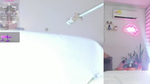 Snapshot of lana__kane_ chatting on July 25, 9:07 am Lana online show from July 25, 9:07 am