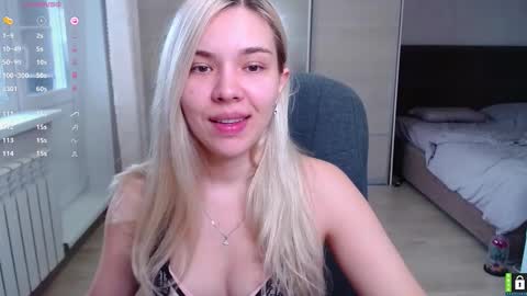 Snapshot of lana__nova chatting on September 14, 5:39 am Lana online show from September 14, 5:39 am