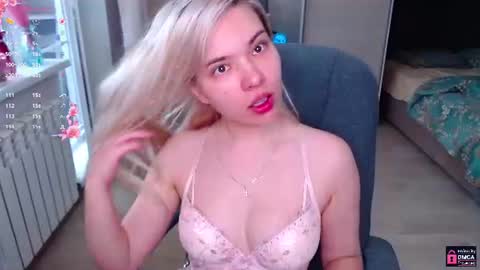 Snapshot of lana__nova chatting on July 11, 7:11 am Lana online show from July 11, 7:11 am