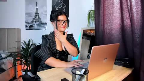 Snapshot of lana_beket_ chatting on May 12, 6:27 pm Lana online show from May 12, 6:27 pm