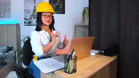 Snapshot of lana_beket_ chatting on May 19, 12:05 am Lana online show from May 19, 12:05 am