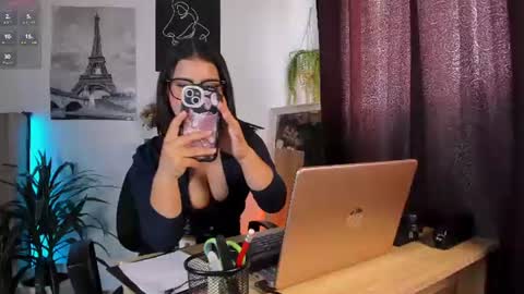 Snapshot of lana_beket_ chatting on June 11, 7:01 pm Lana online show from June 11, 7:01 pm