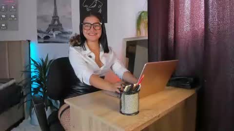 Snapshot of lana_beket_ chatting on June 17, 7:04 pm Lana online show from June 17, 7:04 pm