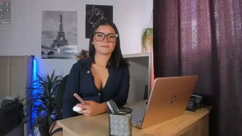 Snapshot of lana_beket_ chatting on June 19, 7:06 pm Lana online show from June 19, 7:06 pm
