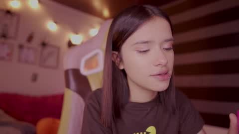 Snapshot of lana_dreams_ chatting on October 22, 11:59 pm Lana online show from October 22, 11:59 pm