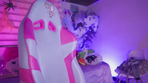 Snapshot of lana_dreams_ chatting on October 24, 12:41 am Lana online show from October 24, 12:41 am