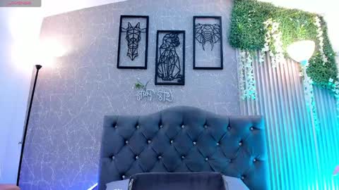 lana_gill online show from May 19, 1:56 am