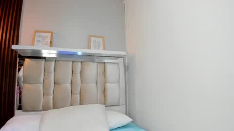 Snapshot of lana_jonnes_ chatting on February 25, 4:24 am Lana igauroraaaaaaaaa 1 online show from February 25, 4:24 am