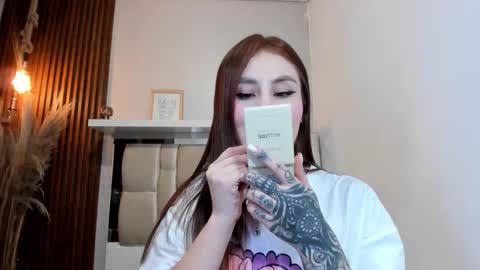 Snapshot of lana_jonnes_ chatting on October 17, 9:50 pm Lana igauroraaaaaaaaa 1 online show from October 17, 9:50 pm