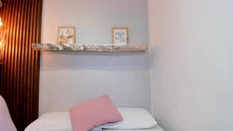 Snapshot of lana_jonnes_ chatting on December 2, 9:43 pm Lana igauroraaaaaaaaa 1 online show from December 2, 9:43 pm