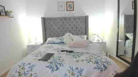 Snapshot of lana_roux chatting on January 18, 12:36 am lana_roux online show from January 18, 12:36 am