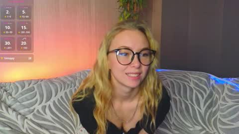 LunaAure online show from December 16, 4:23 pm