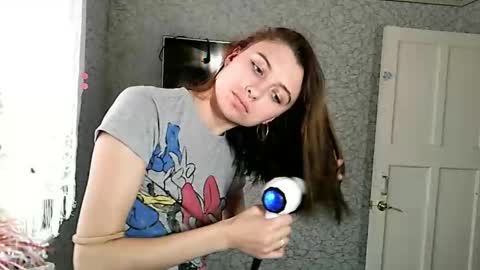 Snapshot of lanabeils chatting on December 1, 9:47 am Lana online show from December 1, 9:47 am