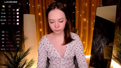 Snapshot of lanablu_ chatting on January 11, 8:41 am Lana online show from January 11, 8:41 am