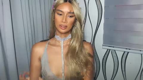 Snapshot of lanadel_hilton chatting on February 16, 2:54 pm Lana online show from February 16, 2:54 pm