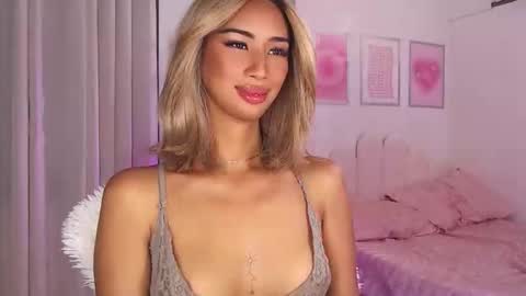 Snapshot of lanadel_hilton chatting on September 12, 2:22 am Lana online show from September 12, 2:22 am