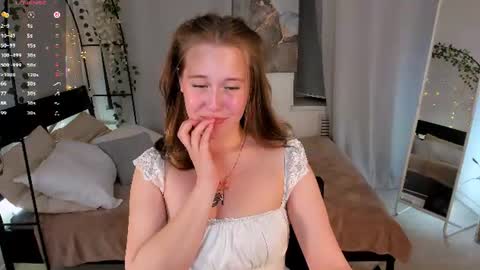 Snapshot of lanaroselle chatting on June 19, 9:29 pm Lana online show from June 19, 9:29 pm