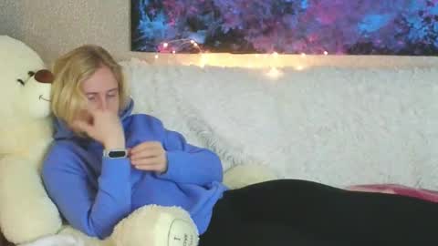 Snapshot of lanavismith chatting on November 6, 6:03 am LanaviSmith online show from November 6, 6:03 am