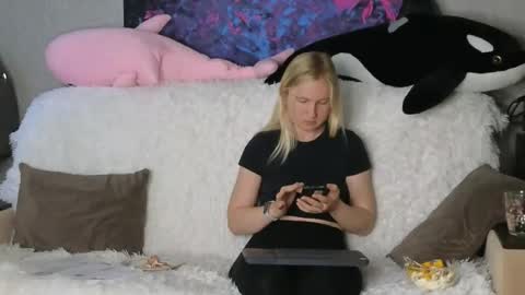 Snapshot of lanavismith chatting on November 19, 6:35 am LanaviSmith online show from November 19, 6:35 am