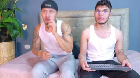 Lance  Max  online show from April 21, 1:29 am