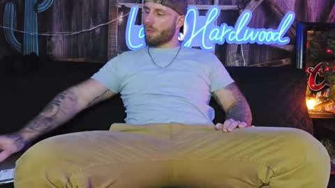 Snapshot of lancehardwood222 chatting on December 2, 1:25 am LANCE online show from December 2, 1:25 am